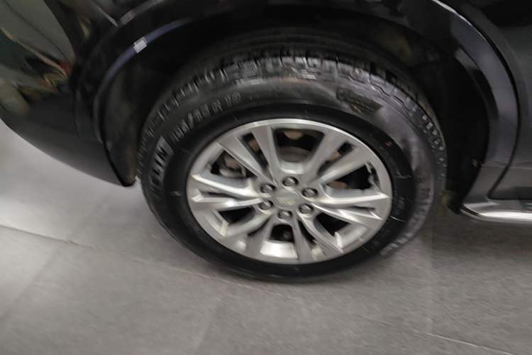Used Cadillac XT5 2022 2.0T Two-Wheel Drive Luxury Version Exterior 5