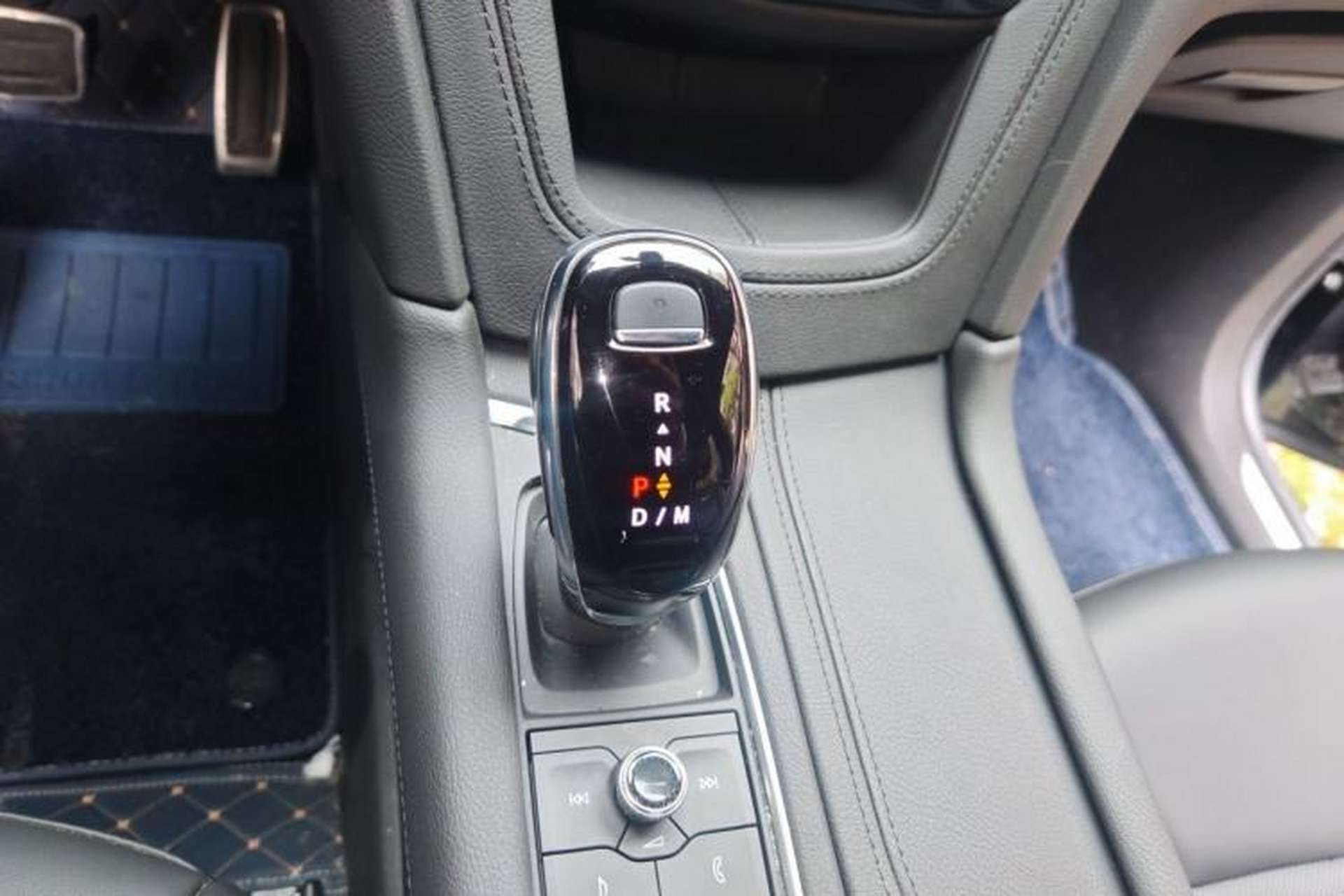 Used Cadillac XT5 2022 2.0T Four-Wheel Drive Luxury Version (Hummingbird Edition) Gear Lever