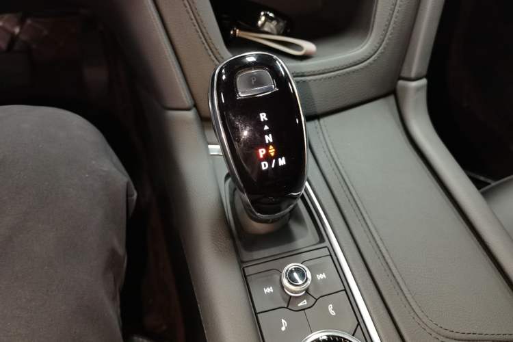 Used Cadillac XT5 2022 2.0T Two-Wheel Drive Luxury Version Gear Lever