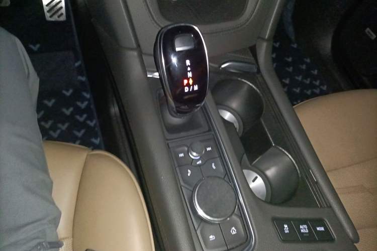 Used Cadillac XT5 2022 2.0T Four-Wheel Drive Platinum Edition Gear Lever