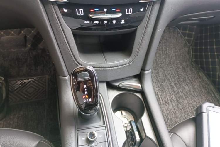 Used Cadillac XT5 2022 2.0T Two-Wheel Drive Luxury Version Gear Lever
