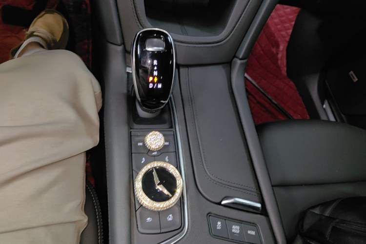 Used Cadillac XT5 2022 2.0T Two-Wheel Drive Luxury Version Gear Lever