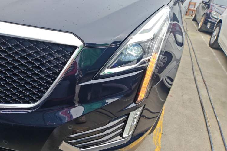 Used Cadillac XT5 2022 2.0T Four-Wheel Drive Luxury Version (Hummingbird Edition) Left Front Headlight