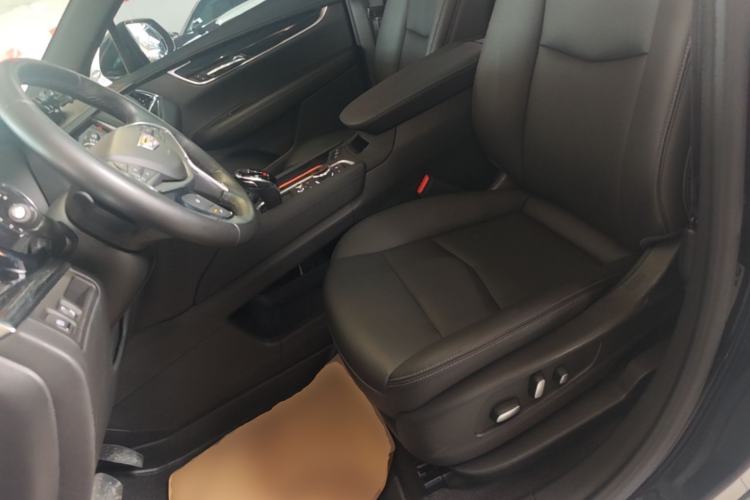 Used Cadillac XT5 2022 2.0T Two-Wheel Drive Luxury Version Left Front Seat
