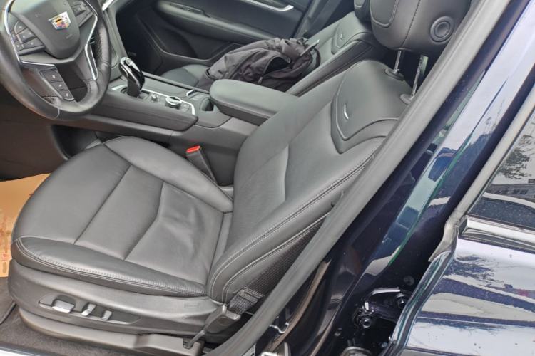 Used Cadillac XT5 2022 2.0T Four-Wheel Drive Luxury Version (Hummingbird Edition) Left Front Seat
