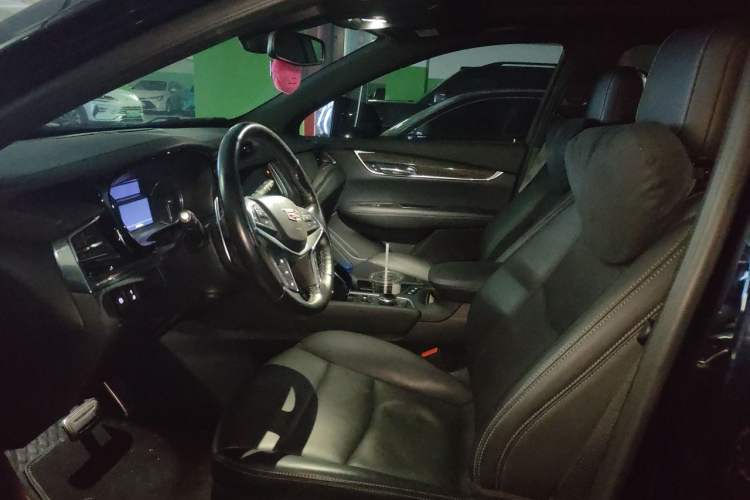 Used Cadillac XT5 2022 2.0T Four-Wheel Drive Luxury Version (Hummingbird Edition) Left Front Seat