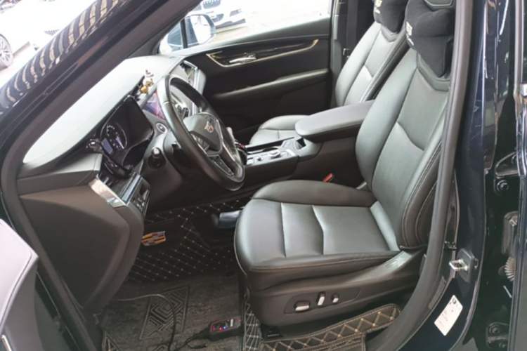 Used Cadillac XT5 2022 2.0T Two-Wheel Drive Luxury Version Left Front Seat