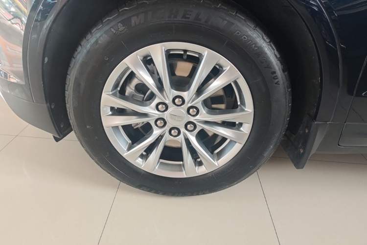 Used Cadillac XT5 2022 2.0T Two-Wheel Drive Luxury Version Left Front Wheel Hub