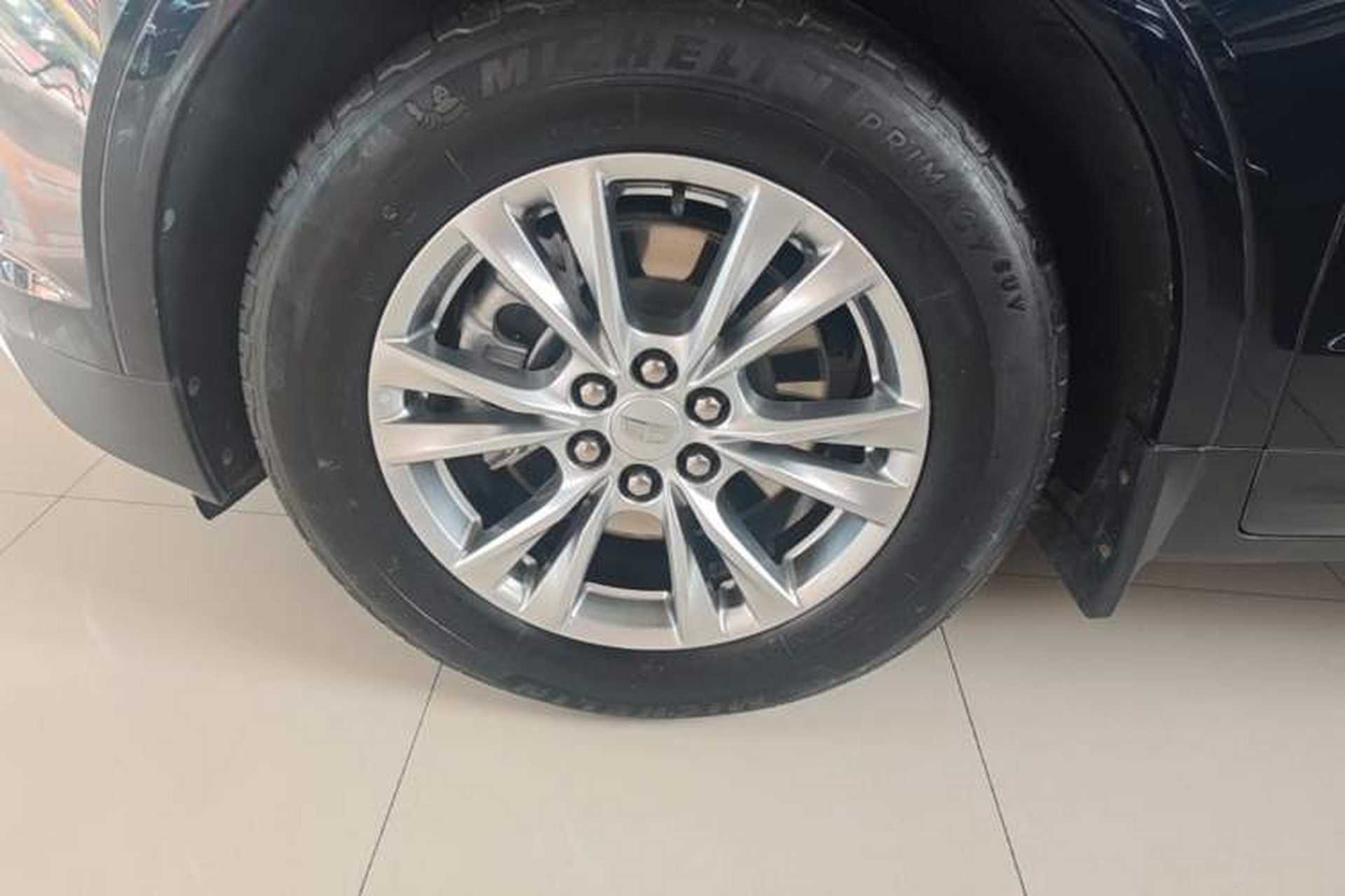 Used Cadillac XT5 2022 2.0T Two-Wheel Drive Luxury Version Left Front Wheel Hub