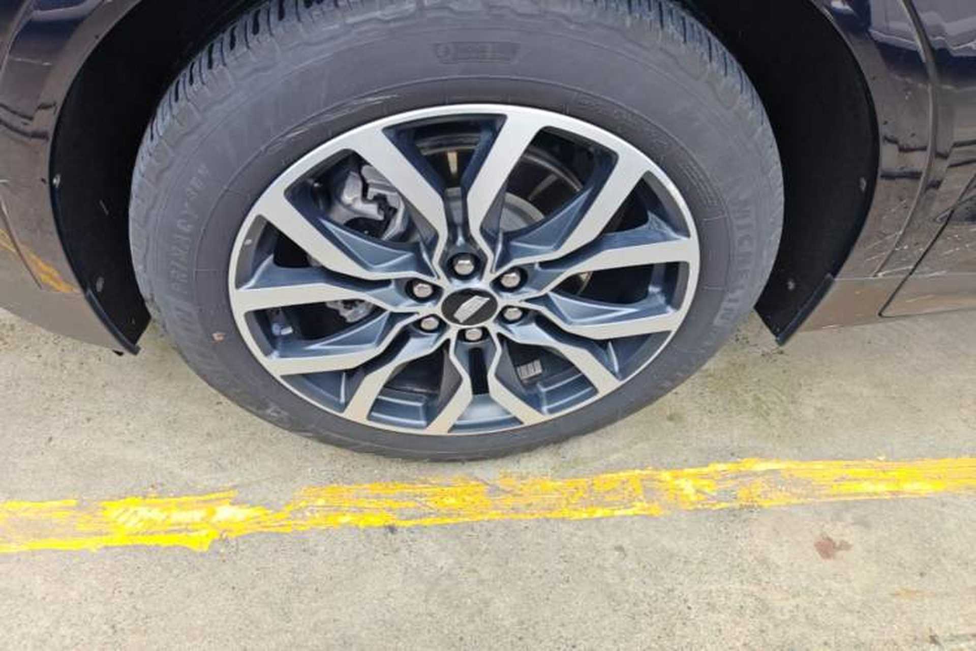 Used Cadillac XT5 2022 2.0T Four-Wheel Drive Luxury Version (Hummingbird Edition) Left Front Wheel Hub