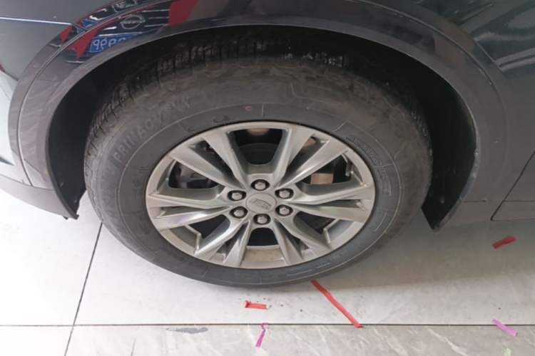 Used Cadillac XT5 2022 2.0T Two-Wheel Drive Luxury Version Left Front Wheel Hub