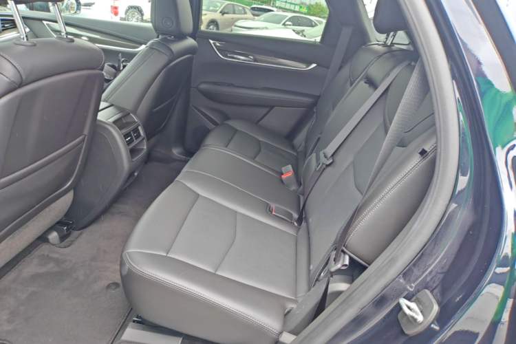 Used Cadillac XT5 2022 2.0T Four-Wheel Drive Luxury Version (Hummingbird Edition) Left Rear Seat
