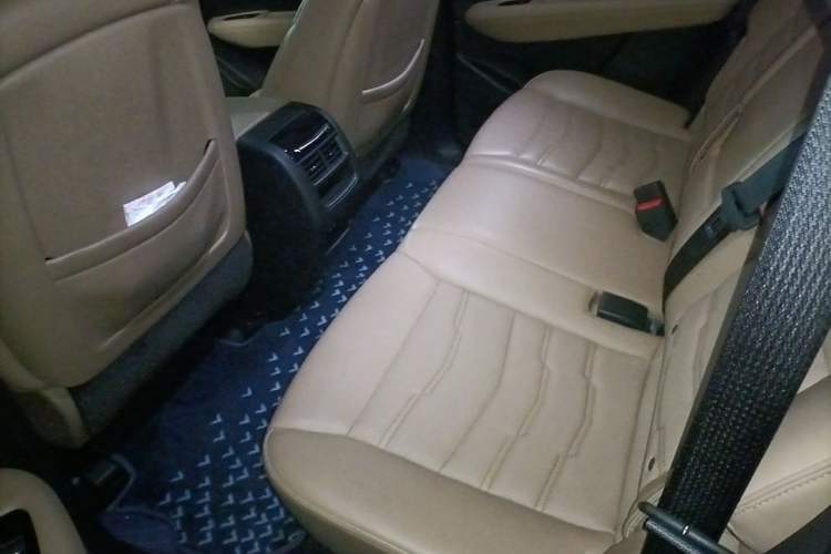 Used Cadillac XT5 2022 2.0T Four-Wheel Drive Platinum Edition Left Rear Seat
