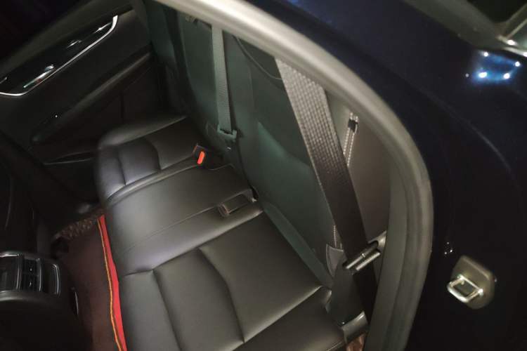 Used Cadillac XT5 2022 2.0T Two-Wheel Drive Luxury Version Left Rear Seat