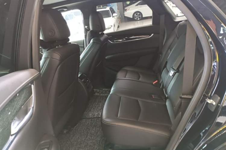 Used Cadillac XT5 2022 2.0T Two-Wheel Drive Luxury Version Left Rear Seat