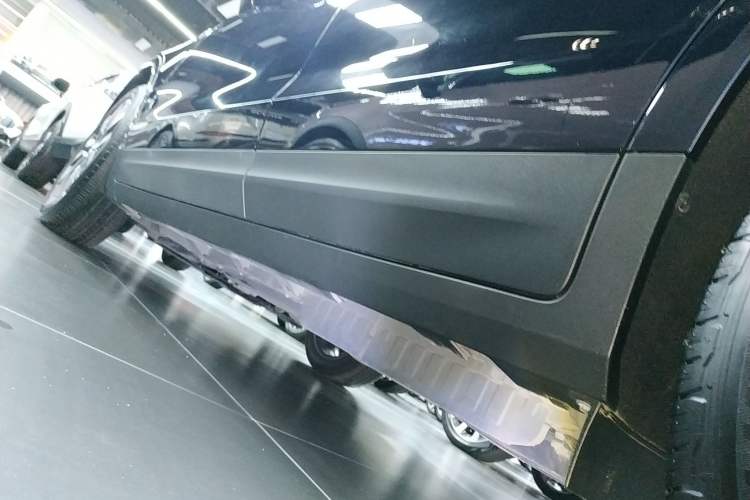 Used Cadillac XT5 2022 2.0T Four-Wheel Drive Platinum Edition Left Side Sill