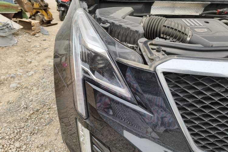 Used Cadillac XT5 2022 2.0T Four-Wheel Drive Premium Edition Right Front Headlight