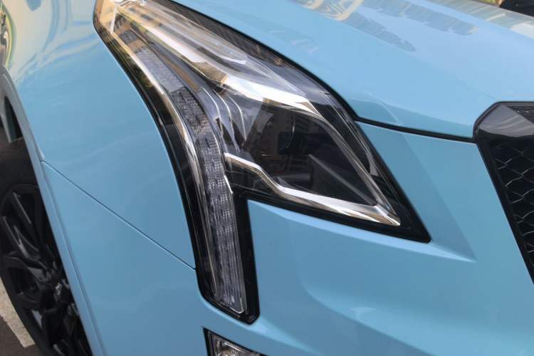Used Cadillac XT5 2022 2.0T Four-Wheel Drive Platinum Edition Right Front Headlight