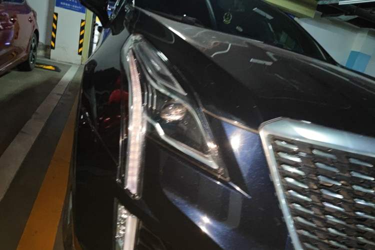 Used Cadillac XT5 2022 2.0T Two-Wheel Drive Luxury Version Right Front Headlight