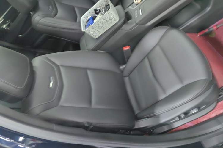 Used Cadillac XT5 2022 2.0T Two-Wheel Drive Luxury Version Right Front Seat