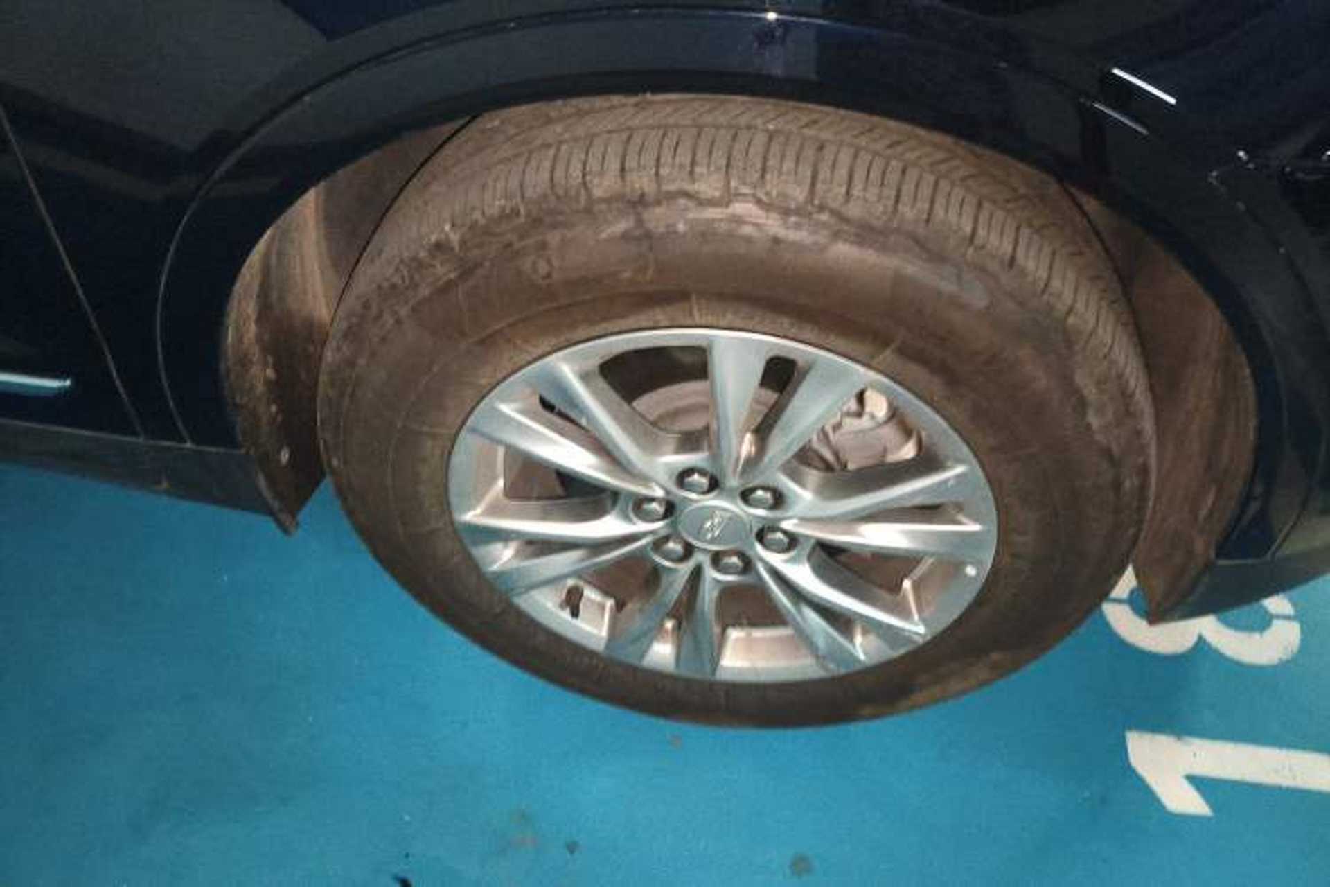 Used Cadillac XT5 2022 2.0T Two-Wheel Drive Luxury Version Right Front Wheel Hub