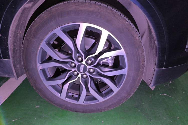 Used Cadillac XT5 2022 2.0T Four-Wheel Drive Luxury Version (Hummingbird Edition) Right Front Wheel Hub