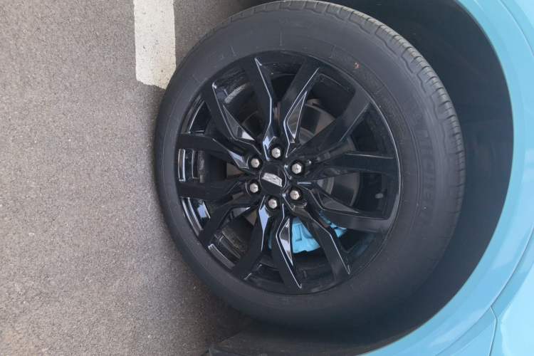 Used Cadillac XT5 2022 2.0T Four-Wheel Drive Platinum Edition Right Front Wheel Hub
