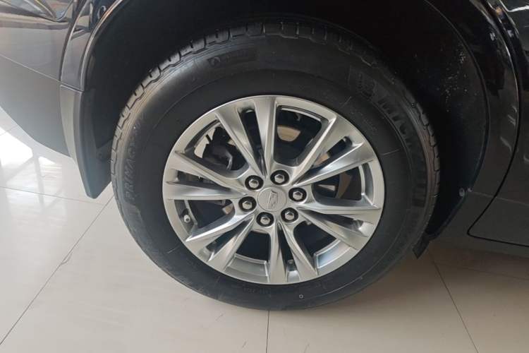 Used Cadillac XT5 2022 2.0T Two-Wheel Drive Luxury Version Right Rear Wheel Hub