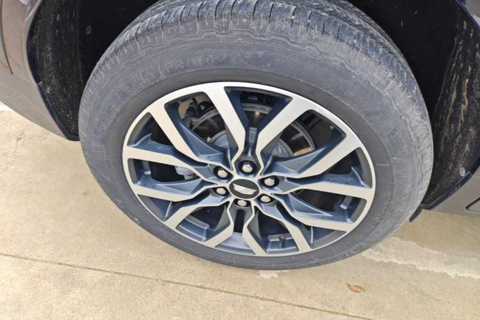 Used Cadillac XT5 2022 2.0T Four-Wheel Drive Luxury Version (Hummingbird Edition) Right Rear Wheel Hub