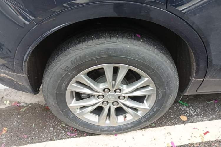 Used Cadillac XT5 2022 2.0T Two-Wheel Drive Luxury Version Right Rear Wheel Hub