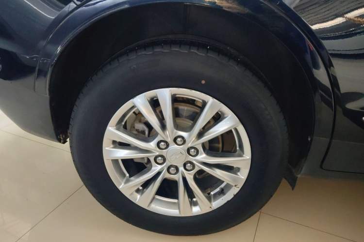Used Cadillac XT5 2022 2.0T Two-Wheel Drive Luxury Version Right Rear Wheel Hub