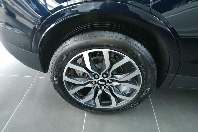 Used Cadillac XT5 2022 2.0T Four-Wheel Drive Platinum Edition Right Rear Wheel Hub
