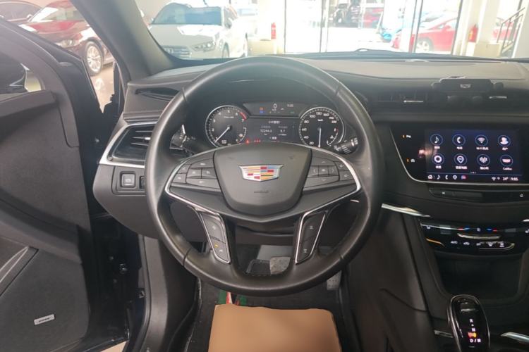 Used Cadillac XT5 2022 2.0T Two-Wheel Drive Luxury Version Steering Wheel