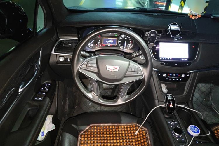 Used Cadillac XT5 2022 2.0T Two-Wheel Drive Luxury Version Steering Wheel