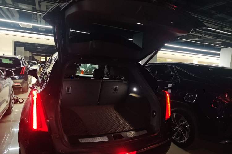 Used Cadillac XT5 2022 2.0T Two-Wheel Drive Luxury Version Trunk