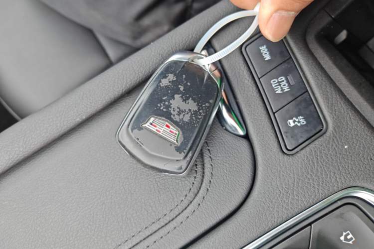 Used Cadillac XT5 2022 2.0T Four-Wheel Drive Luxury Version (Hummingbird Edition) Vehicle Key