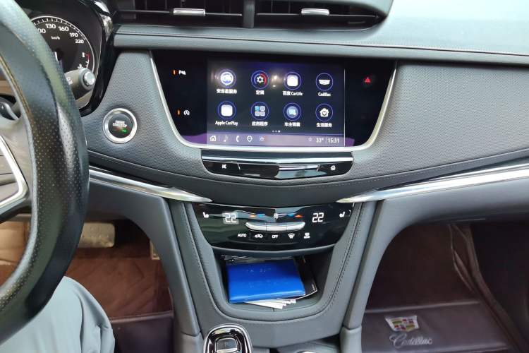 Used Cadillac XT5 2022 2.0T Two-Wheel Drive Luxury Version Audio And AC Panel
