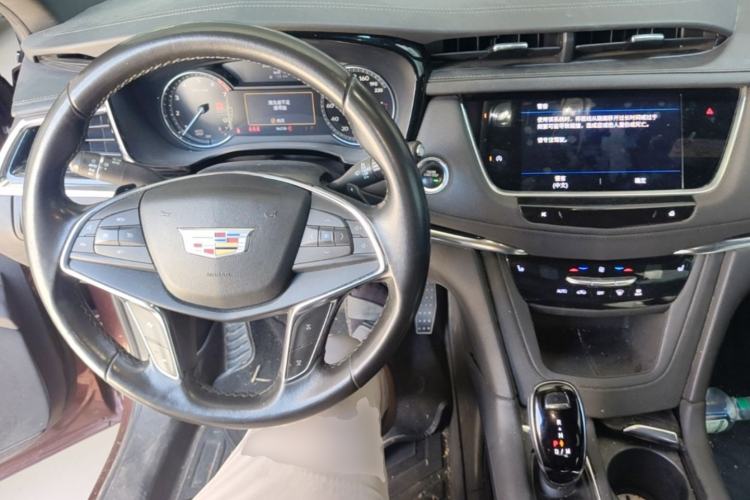 Used Cadillac XT5 2022 2.0T Two-Wheel Drive Luxury Version Center Console