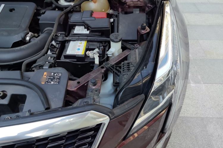 Used Cadillac XT5 2022 2.0T Two-Wheel Drive Luxury Version Engine Bay Left
