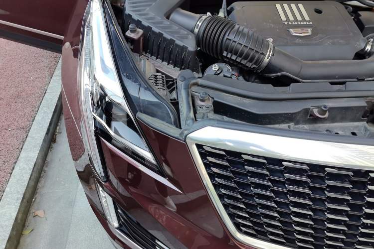 Used Cadillac XT5 2022 2.0T Two-Wheel Drive Luxury Version Engine Bay Right