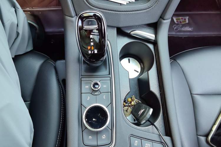 Used Cadillac XT5 2022 2.0T Two-Wheel Drive Luxury Version Gear Lever