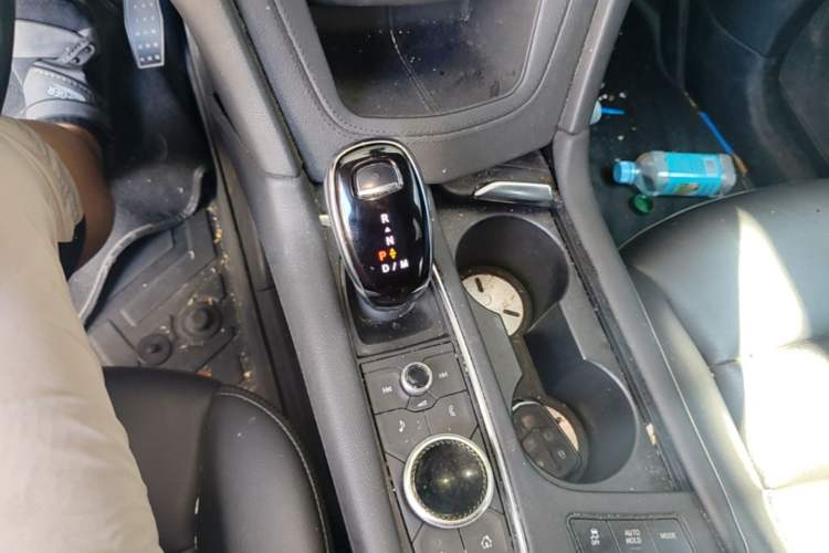 Used Cadillac XT5 2022 2.0T Two-Wheel Drive Luxury Version Gear Lever