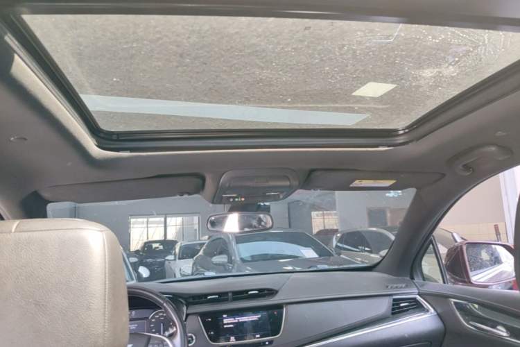 Used Cadillac XT5 2022 2.0T Two-Wheel Drive Luxury Version Headliner