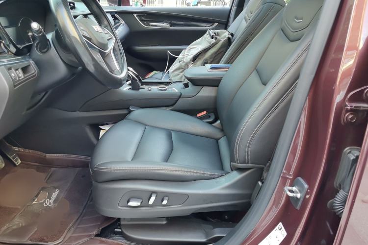 Used Cadillac XT5 2022 2.0T Two-Wheel Drive Luxury Version Left Front Seat