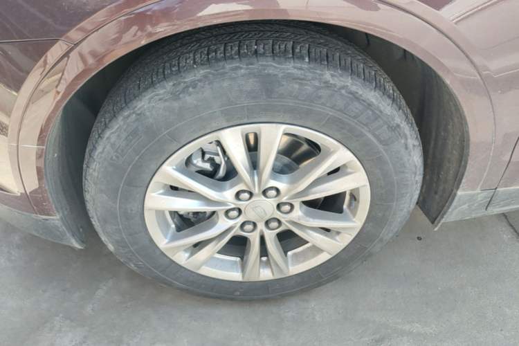 Used Cadillac XT5 2022 2.0T Two-Wheel Drive Luxury Version Left Front Wheel Hub