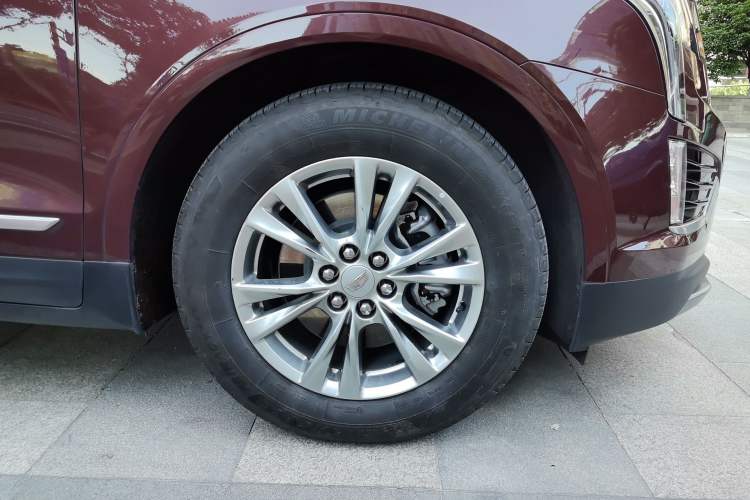 Used Cadillac XT5 2022 2.0T Two-Wheel Drive Luxury Version Right Front Wheel Hub