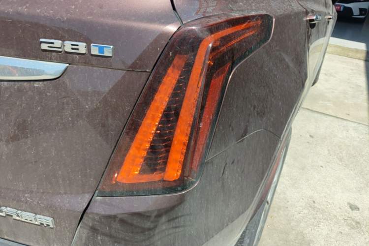 Used Cadillac XT5 2022 2.0T Two-Wheel Drive Luxury Version Right Rear Taillight