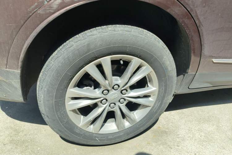 Used Cadillac XT5 2022 2.0T Two-Wheel Drive Luxury Version Right Rear Wheel Hub