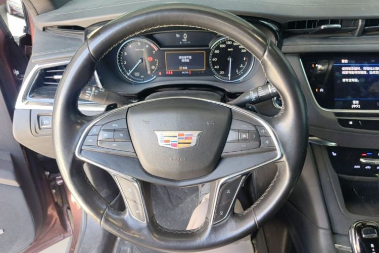Used Cadillac XT5 2022 2.0T Two-Wheel Drive Luxury Version Steering Wheel