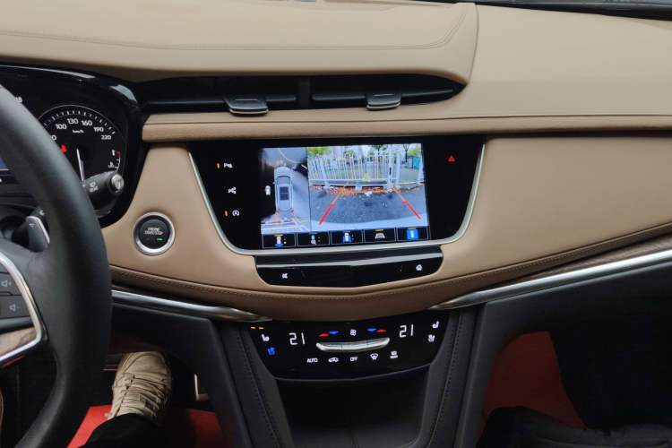 Used Cadillac XT5 2022 2.0T Four-Wheel Drive Platinum Edition Audio And AC Panel